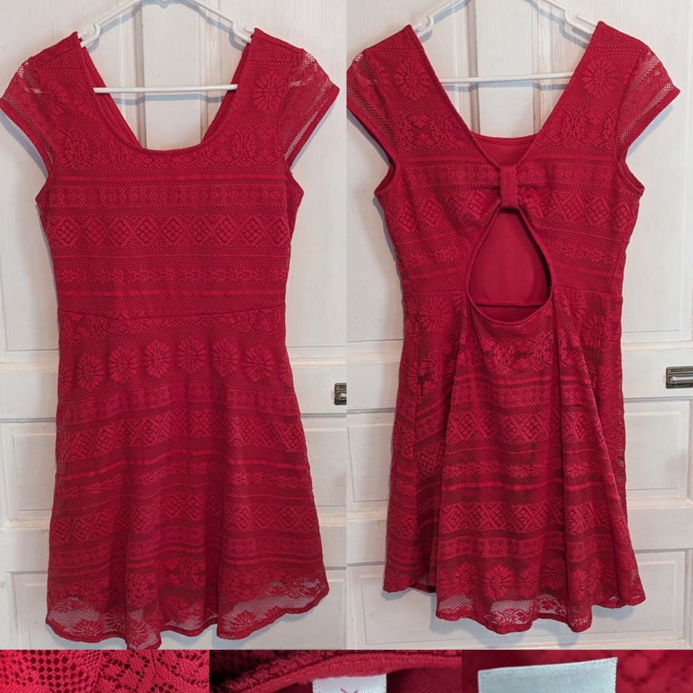 Coral sleeveless dress.